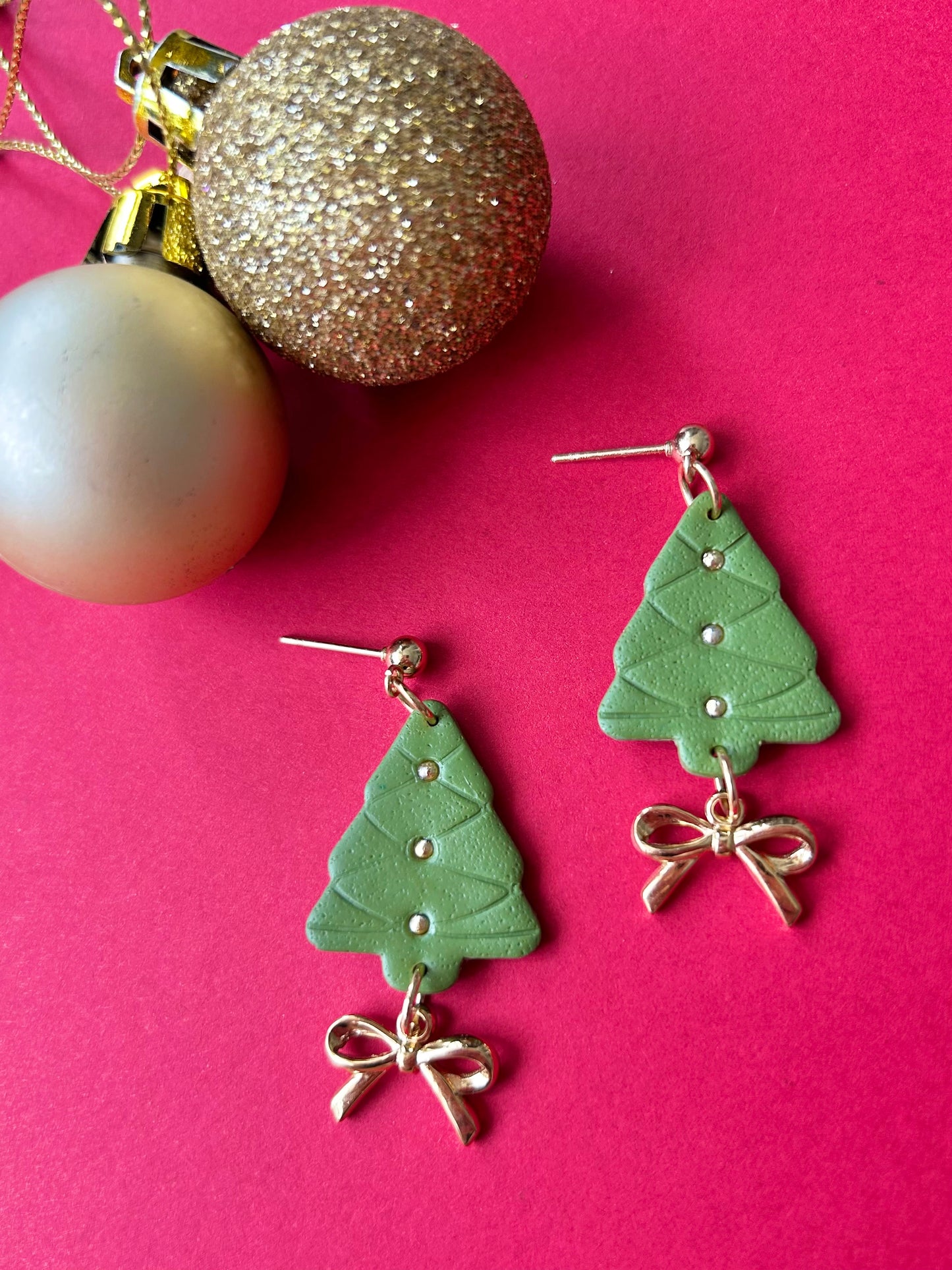 Tied With A Bow (Green/Gold)